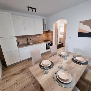 Lovre Apartment