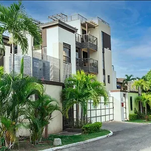 https://finest-accommodation-riches-manor-1-gladstone-drive-apt.comcaribbean.com